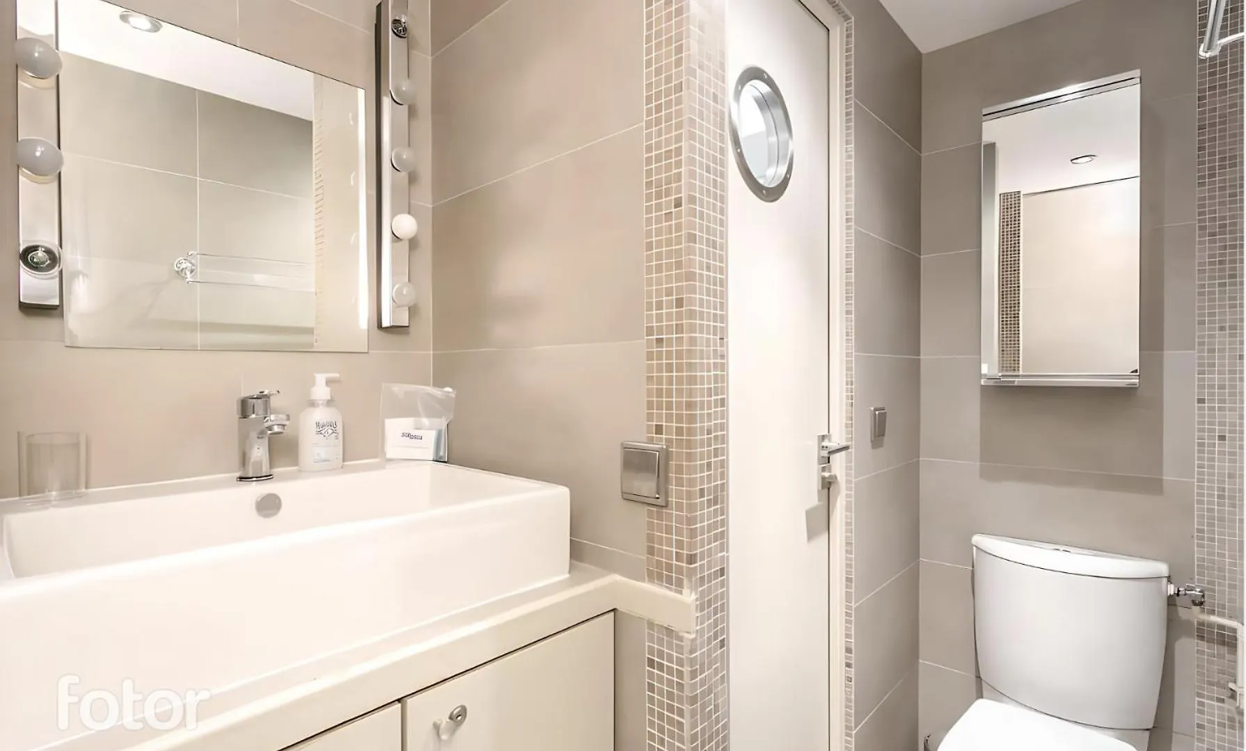 Du Lion/ac Historic Flat, Marais, 4-5 Guests *