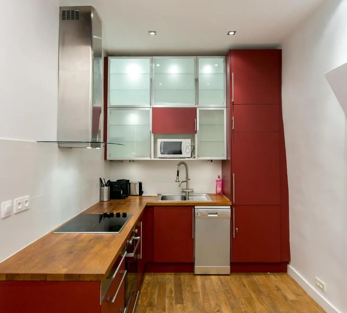 Du Lion/ac Historic Flat, Marais, 4-5 Guests *