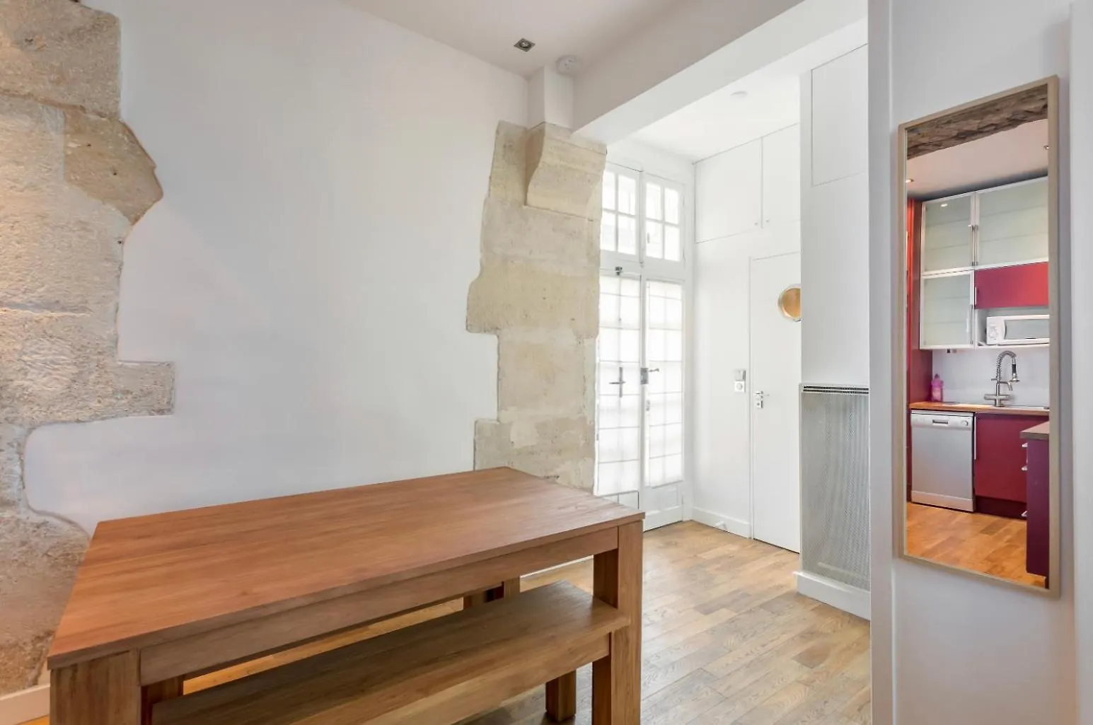 Du Lion/ac Historic Flat, Marais, 4-5 Guests Apartment