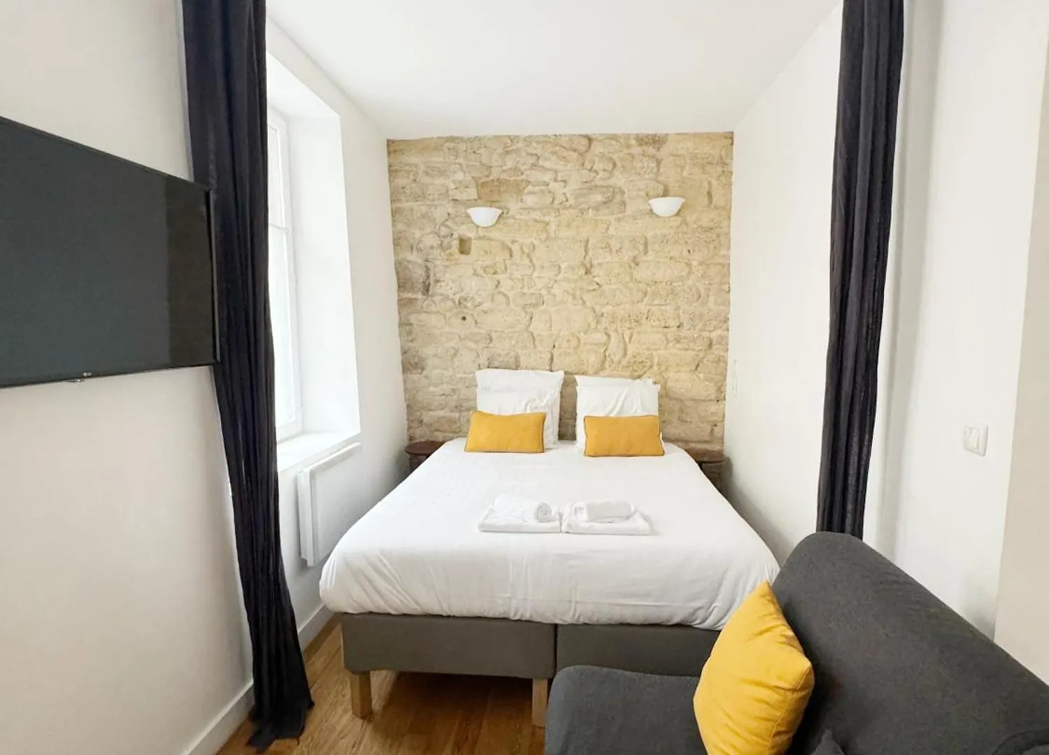 Apartment Du Lion/ac Historic Flat, Marais, 4-5 Guests *