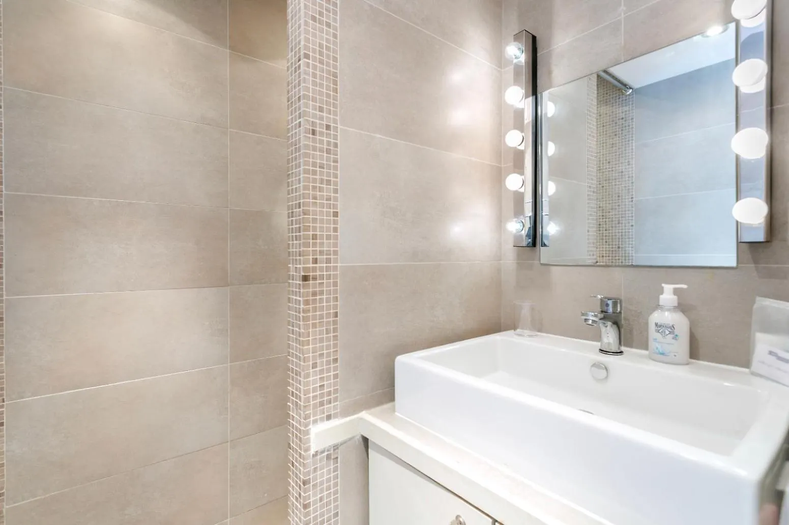 Du Lion/ac Historic Flat, Marais, 4-5 Guests * Παρίσι