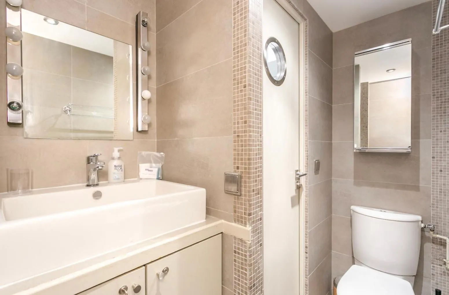 Du Lion/ac Historic Flat, Marais, 4-5 Guests Διαμέρισμα Παρίσι
